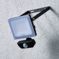 Stanley Frosted 20w PIR LED Floodlight Black - Image 3